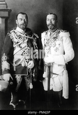 La RESCO Nicholas II de Russie avec son cousin physiquement semblables, le Roi George V du Royaume-Uni (à droite), en uniformes militaires allemands à Berlin avant la guerre, de référence de dossier 1913 1003 500THA Banque D'Images