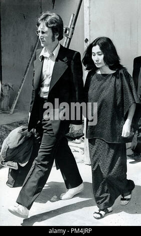 John Lennon et Yoko Ono, mai1971. Référence # 1013 Fichier 024 THA © CCR /Le Hollywood Archive - Tous droits réservés. Banque D'Images