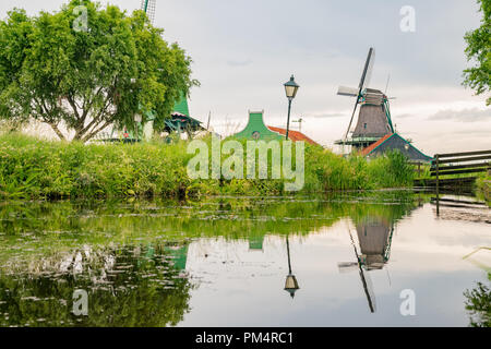 Belles maisons à néerlandais aux Pays-Bas, Zaandijk Banque D'Images