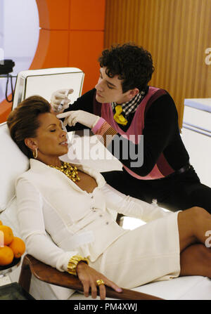 Publicité studio toujours de 'Ugly Betty' (épisode pilote) Vanessa Williams, Michael Urie 2006 Crédit photo : John Clifford Référence #  307372673THA pour un usage éditorial uniquement - Tous droits réservés Banque D'Images