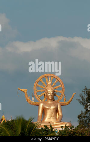 Thaïlande - Koh Samui - Big Buddha Temple - Wat Phra Yai - statue sur le lever du soleil Banque D'Images