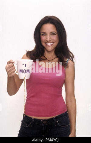 Photo du film / Publicité encore de 'The New Adventures of Old Christine' Julia Louis-Dreyfus 2006 Référence de fichier #  30737363THA pour un usage éditorial uniquement - Tous droits réservés Banque D'Images