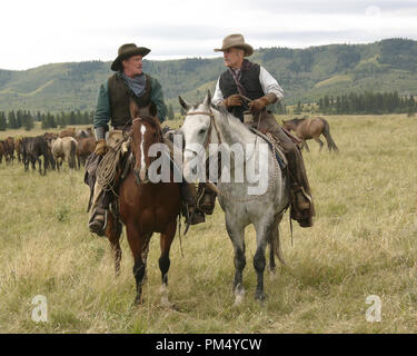 Photo du film / Publicité encore de 'Broken Trail' Thomas Haden Church, Robert Duvall 2006 Crédit photo : Chris gros fichier référence #  30737367THA pour un usage éditorial uniquement - Tous droits réservés Banque D'Images