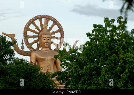 Thaïlande - Koh Samui - Big Buddha Temple - Wat Phra Yai - statue sur le lever du soleil Banque D'Images