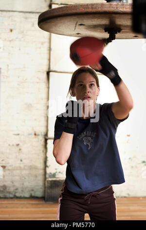 Publicité studio 'Million de toujours' Hilary Swank Crédit photo : Merie W. Wallace © 2004 Warner Référence de fichier #  307351572THA pour un usage éditorial uniquement - Tous droits réservés Banque D'Images