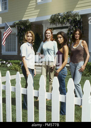 Publicité studio le NDP dépasse encore de femmes au foyer, Felicity Huffman, Marcia Cross, Eva Longoria, Teri Hatcher © 2004 Référence de dossier Touchstone 307351581THA pour un usage éditorial uniquement - Tous droits réservés Banque D'Images
