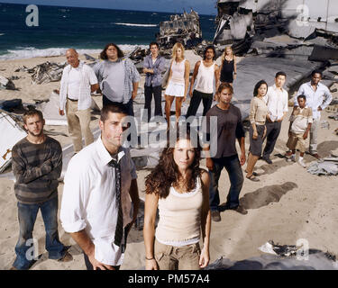 Publicité studio toujours de 'Lost' Matthew Fox, Dominic Monaghan, Evangeline Lilly, Josh Halloway, Yunjin Kim, Daniel Dae Kim, Malcolm David Kelley, Herold Perrineau, Terry O'Quinn, Jorge Garcia, Ian Someshalder, Maggie Grace, Naveen Andrews, Emilie de Ravin 2004 Dossier Référence #  307351644THA pour un usage éditorial uniquement - Tous droits réservés Banque D'Images