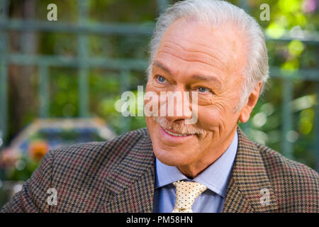 Publicité studio de toujours "Must Love Dogs" Christopher Plummer © 2005 Warner Brothers Photo par Claudette Barius Référence de fichier #  307361784THA pour un usage éditorial uniquement - Tous droits réservés Banque D'Images