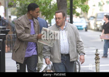 Publicité studio de 'Toujours' attelage Will Smith, Kevin James © 2005 Columbia Pictures Photo de Barry Wetcher Référence de fichier #  307361963THA pour un usage éditorial uniquement - Tous droits réservés Banque D'Images