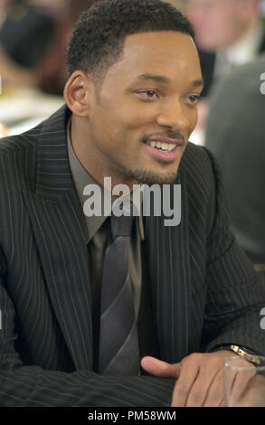 Publicité studio de 'Toujours' attelage Will Smith © 2005 Columbia Pictures Photo de Barry Wetcher Référence de fichier #  307361967THA pour un usage éditorial uniquement - Tous droits réservés Banque D'Images