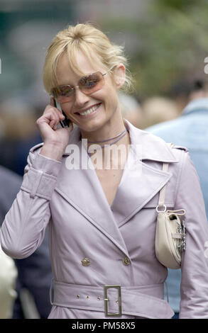 Publicité studio de 'Toujours' attelage Amber Valletta © 2005 Columbia Pictures Photo de Barry Wetcher Référence de fichier #  307361979THA pour un usage éditorial uniquement - Tous droits réservés Banque D'Images