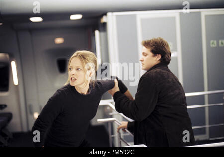 Publicité studio de 'Toujours' Flightplan Jodie Foster, Peter Sarsgaard © 2005 Touchstone Pictures Photo par Ron Batzdorff Référence de fichier #  307362073THA pour un usage éditorial uniquement - Tous droits réservés Banque D'Images