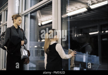 Publicité studio de 'Toujours' Flightplan Jodie Foster, Marlene Lawston © 2005 Touchstone Pictures Photo par Ron Batzdorff Référence de fichier #  307362074THA pour un usage éditorial uniquement - Tous droits réservés Banque D'Images