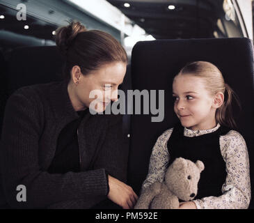 Publicité studio de 'Toujours' Flightplan Jodie Foster, Marlene Lawston © 2005 Touchstone Pictures Photo par Ron Batzdorff Référence de fichier #  307362075THA pour un usage éditorial uniquement - Tous droits réservés Banque D'Images