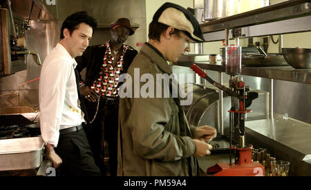 Publicité studio de toujours 'Constantine' (gauche à droite) Keanu Reeves, Djimon Hounsou, Shia LaBeouf © 2005 Warner Brothers Photo de David James Référence #  307362242THA pour un usage éditorial uniquement - Tous droits réservés Banque D'Images