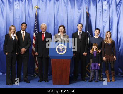 Publicité studio toujours de "Commandant en chef" jamais Carradine, Harry J. Lennix, Donald Sutherland, Geena Davis, Kyle Secor, Jasmine Jessica Anthony, Matt Lanter, Caitlin Wachs, 2005 Photo de Bob D'Amico Référence #  307362252THA pour un usage éditorial uniquement - Tous droits réservés Banque D'Images