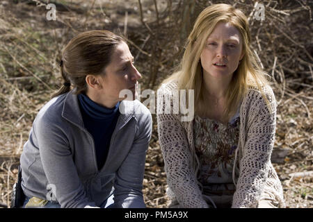 Publicité studio de 'Toujours' Freedomland Edie Falco, Julianne Moore © 2006 Columbia Pictures Crédit photo : Frank Masi Référence de fichier #  307371721THA pour un usage éditorial uniquement - Tous droits réservés Banque D'Images