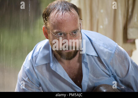 Publicité studio toujours de "Lady In The Water' Paul Giamatti © 2006 Warner Crédit photo : Frank Masi Référence de fichier #  307371902THA pour un usage éditorial uniquement - Tous droits réservés Banque D'Images