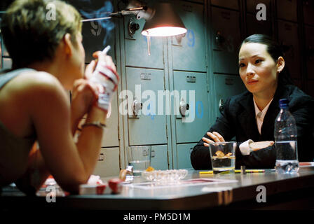 Photo du film / Publicité encore "domino" de Keira Knightley, Lucy Liu © 2005 New Line Cinema Crédit Photo : Daniela Fichier Scaramuzza Référence #  307361356THA pour un usage éditorial uniquement - Tous droits réservés Banque D'Images
