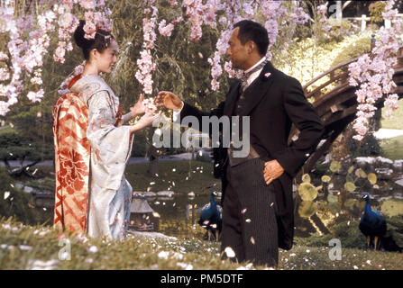 Photo du film / Publicité toujours de "Memoirs of a Geisha' Zhang Ziyi, Ken Watanabe © 2005 Columbia Crédit photo : David James Référence de fichier #  30736564THA pour un usage éditorial uniquement - Tous droits réservés Banque D'Images