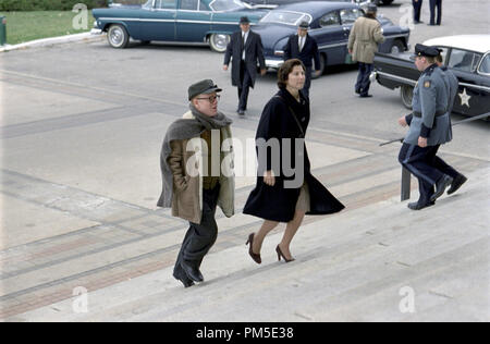 Photo du film / Publicité encore de 'Capote' Philip Seymour Hoffman, Catherine Keener © 2005 Photo Sony Classics Référence #  30736705THA pour un usage éditorial uniquement - Tous droits réservés Banque D'Images