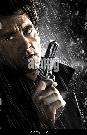 Photo du film / Publicité encore de 'Sin city' Clive Owen © 2005 Dimension Films Référence de fichier #  30736972THA pour un usage éditorial uniquement - Tous droits réservés Banque D'Images