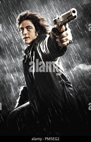 Photo du film / Publicité encore de 'Sin city' Benicio Del Toro © 2005 Dimension Films Référence de fichier #  30736976THA pour un usage éditorial uniquement - Tous droits réservés Banque D'Images