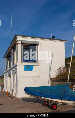 L'institution de surveillance côtière nationale station à Herne Bay créé dans une vieille et conveniece publique composée de volontaires, Kent UK Banque D'Images