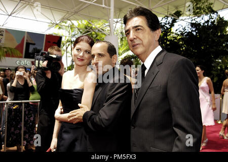 Publicité studio de 'toujours le Starter Wife' Debra Messing, Peter Jacobson, Joe Mantegna 2007 Crédit photo : Paul A. Broben Référence de fichier #  307381758THA pour un usage éditorial uniquement - Tous droits réservés Banque D'Images