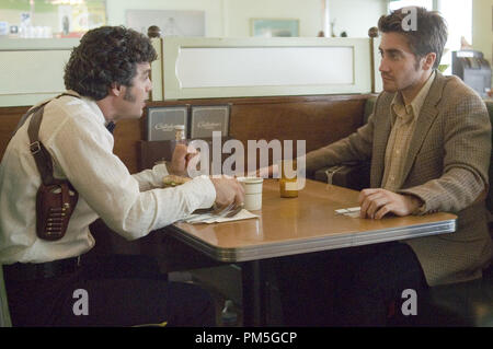Publicité studio de 'Toujours' zodiac Mark Ruffalo, Jake Gyllenhaal © 2007 Warner Crédit photo : Merrick Morton Référence de fichier #  307382022THA pour un usage éditorial uniquement - Tous droits réservés Banque D'Images