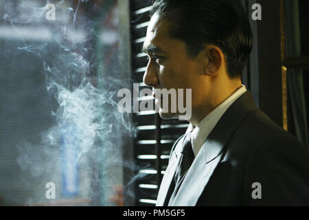 Photo du film de "Lust, Caution" (aka "se, jie') Tony Leung Chiu wai © 2007 Focus Crédit photo : Chan Kam Chuen Référence #  30738245THA pour un usage éditorial uniquement - Tous droits réservés Banque D'Images