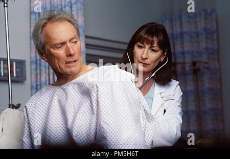 Publicité studio de sang encore 'Travail' Clint Eastwood, Angélica Huston © 2002 Warner Brothers Crédit photo : Merie W. Wallace Banque D'Images