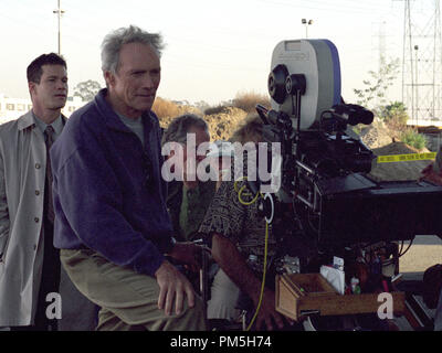 Publicité studio de sang encore 'Travail' Dylan Walsh, Clint Eastwood © 2002 Warner Brothers Crédit photo : Merie W. Wallace Banque D'Images