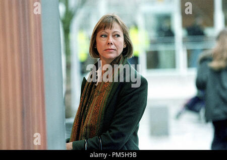 Photo du film / Publicité encore de 'MI-5' Jenny Agutter 13 Mai 2002 © BBC Référence de fichier #  30754134THA pour un usage éditorial uniquement - Tous droits réservés Banque D'Images