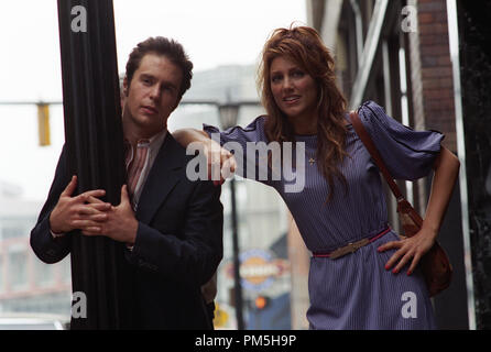 Publicité studio toujours de 'Bienvenue à Collinwood' Sam Rockwell, Jennifer Esposito © 2002 Warner Brothers Crédit photo : Jamie Trueblood Banque D'Images