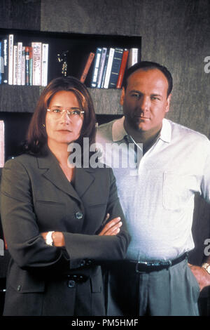 Photo du film / Publicité encore de 'The Sopranos' Lorraine Bracco, James Gandolfini 2002 Dossier Référence #  30754258THA pour un usage éditorial uniquement - Tous droits réservés Banque D'Images