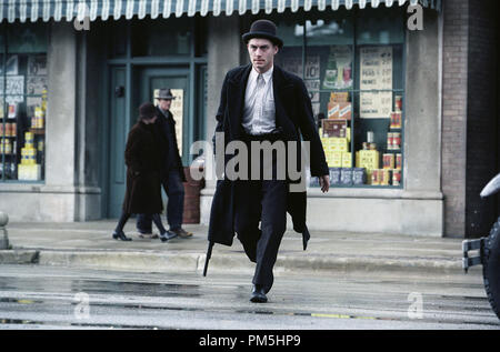 Photo du film / Publicité encore de 'le Chemin de la Perdition" Jude Law © 2002 DreamWorks Crédit photo : François Duhamel Banque D'Images