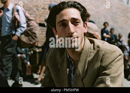 Photo du film / Publicité toujours dans "Le Pianiste" Adrien Brody © 2002 Focus Photo : Guy Ferrandis / Banque D'Images