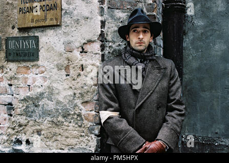 Photo du film / Publicité toujours dans "Le Pianiste" Adrien Brody © 2002 Focus Photo : Guy Ferrandis / Banque D'Images