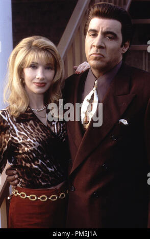 Photo du film / Publicité encore de 'The Sopranos' Maureen Van Zandt, Steven Van Zandt circa 2002 Crédit photo : Barry Wetcher Référence de fichier #  30754418THA pour un usage éditorial uniquement - Tous droits réservés Banque D'Images