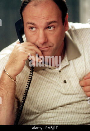 Photo du film / Publicité encore de 'The Sopranos' James Gandolfini circa 2002 Crédit photo : Barry Wetcher Référence de fichier #  30754422THA pour un usage éditorial uniquement - Tous droits réservés Banque D'Images