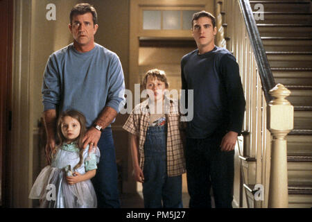 Photo du film / Publicité encore de 'signes' Mel Gibson, Rory Culkin, Abigail Breslin, Joaquin Phoenix © 2002 Pierre Crédit photo : Frank Masi Banque D'Images