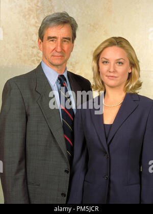 Photo du film / Publicité encore de 'la loi et l'ordre' Sam Waterson, Elisabeth Rohm circa 2002 Dossier Référence #  30754624THA pour un usage éditorial uniquement - Tous droits réservés Banque D'Images