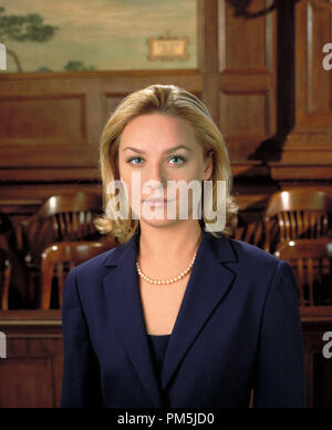 Photo du film / Publicité encore de 'la loi et l'ordre' Elisabeth Rohm circa 2002 Dossier Référence #  30754627THA pour un usage éditorial uniquement - Tous droits réservés Banque D'Images