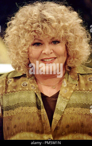 Photo du film / photos promotionnelles de 'Gilmore Girls' (épisode : Rory's Birthday Parties) Sally Struthers 2000 Crédit photo : Randy Tepper Référence de fichier #  30846548THA pour un usage éditorial uniquement - Tous droits réservés Banque D'Images