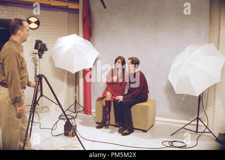 Photo du film / photos promotionnelles de 'Amis : épisode : l'un avec l'Engagement Photo Courteney Cox, Mattew Perry 11-02-2000 (Saison 7) © 2000 Warner / Référence de dossier de NBC 30846580THA pour un usage éditorial uniquement - Tous droits réservés Banque D'Images