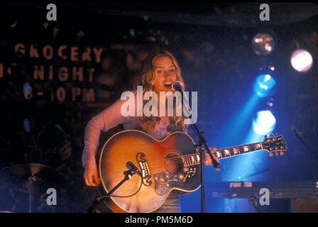 Photo du film / photos promotionnelles de 'Piper Perabo Coyote Ugly' © 2000 Touchstone Pictures Crédit photo : Patrick Demarchelier Référence de fichier #  30846676THA pour un usage éditorial uniquement - Tous droits réservés Banque D'Images