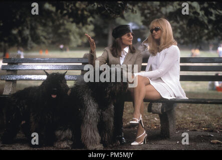 Photo du film / Publicité encore de 'Town & Country' Diane Keaton, Goldie Hawn © 2001 New Line Cinema Crédit Photo : Andrew Cooper Référence #  30847050THA pour un usage éditorial uniquement - Tous droits réservés Banque D'Images