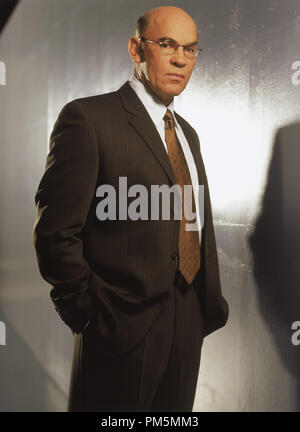 Photo du film / Publicité encore de 'X-Files' Mitch Pileggi 2001 Fox Broadcasting Référence de fichier #  30847083THA pour un usage éditorial uniquement - Tous droits réservés Banque D'Images