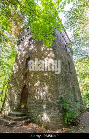 Dianaburg, ancien pavillon de chasse romantique ou Jagdschloss, caché dans la forêt près de Greifenstein, Hesse, Allemagne Banque D'Images